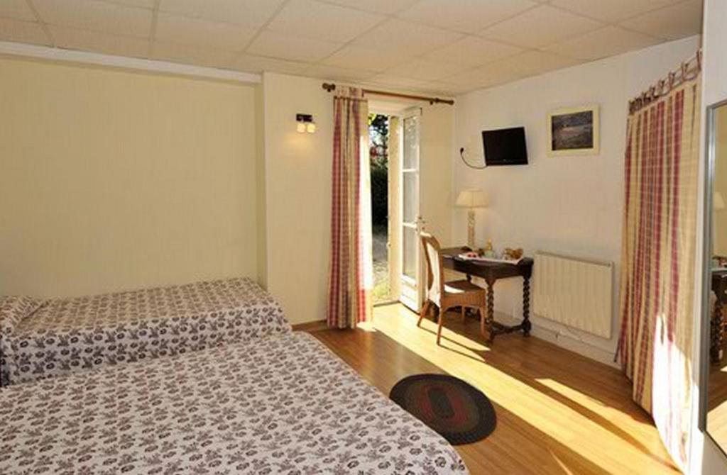 Hotel Le Compostelle Vézelay Zimmer foto
